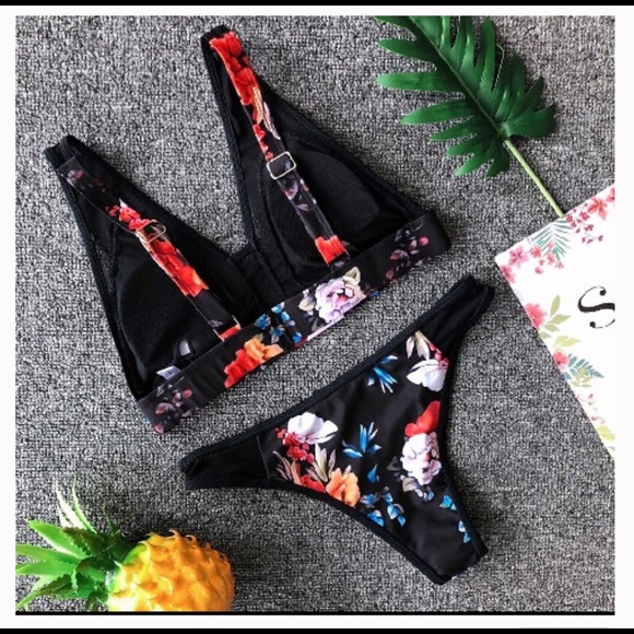 🌸KNOCKOUT BLACK FLORAL AND MESH BIKINI - Picture 3 of 3